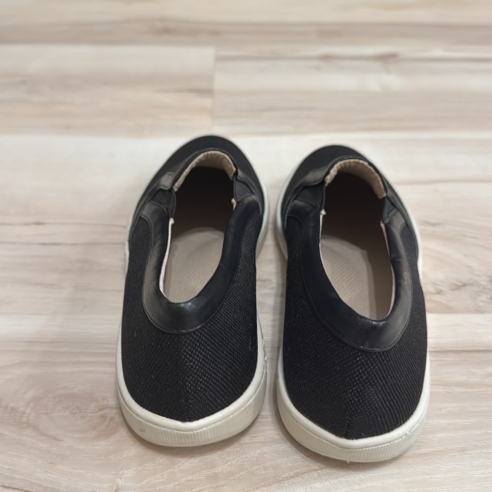 Trotters Alright Slip On Sneakers Black Narrow Comfort Walking Shoes 7.5 - Picture 4 of 9